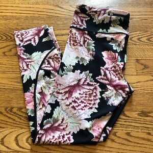 Athleta Run Free 7/8 Tight Legging Garden Party